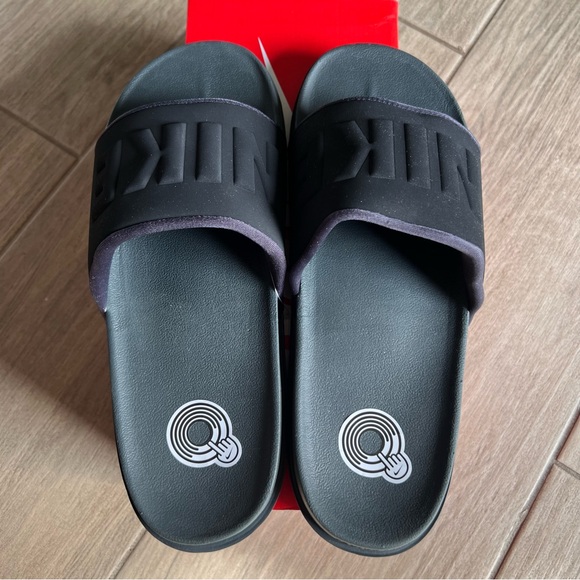 Nike Offcourt Slides - Picture 8 of 11